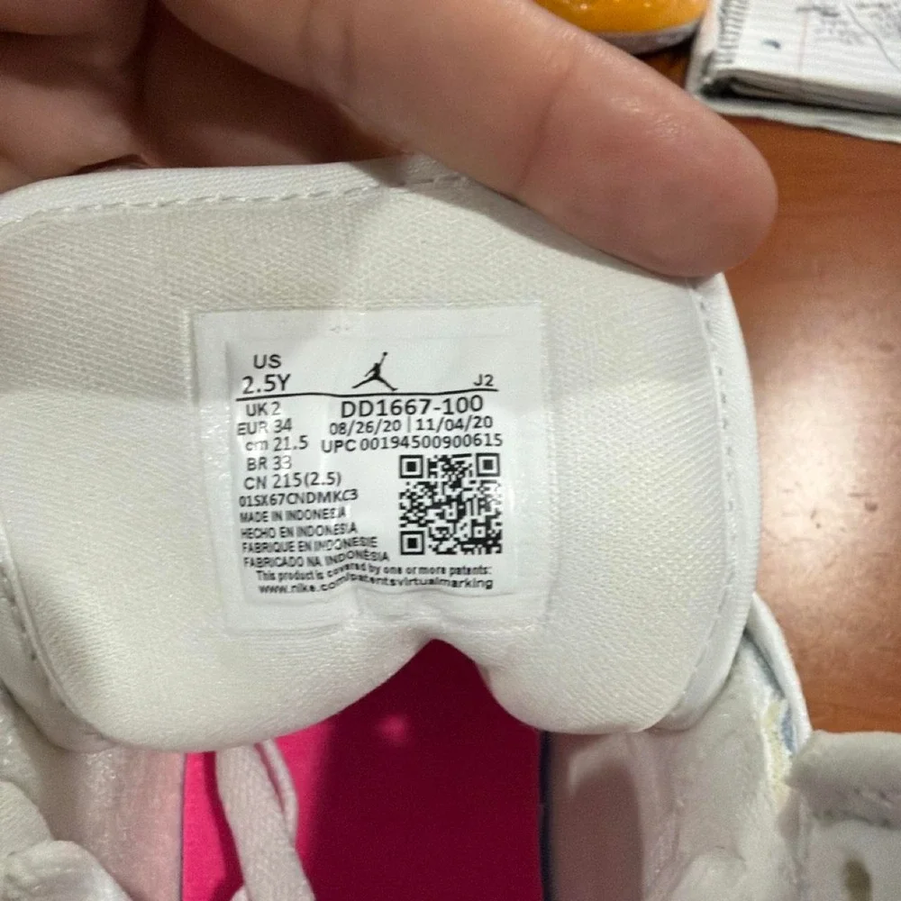 Jordan 1 Mid SE 